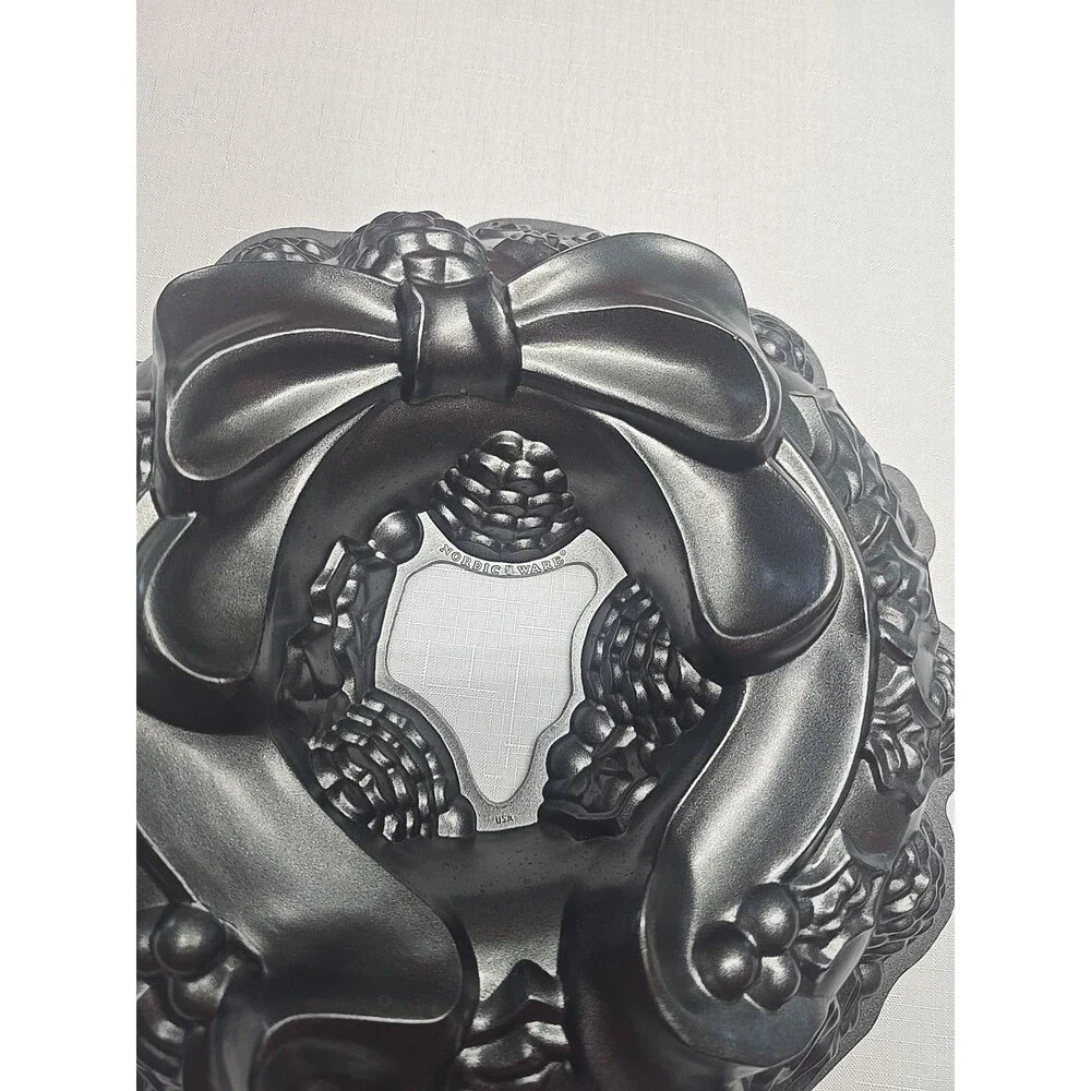 Williams Sonoma Nordic Ware Christmas Wreath Bundt Cake Pan Cast Aluminum